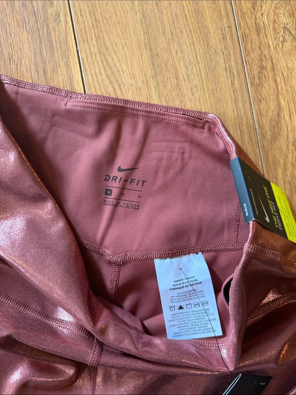 Nike Dri Fit Metallic Rose Pink women’s ' Active Leggings size medium nwt